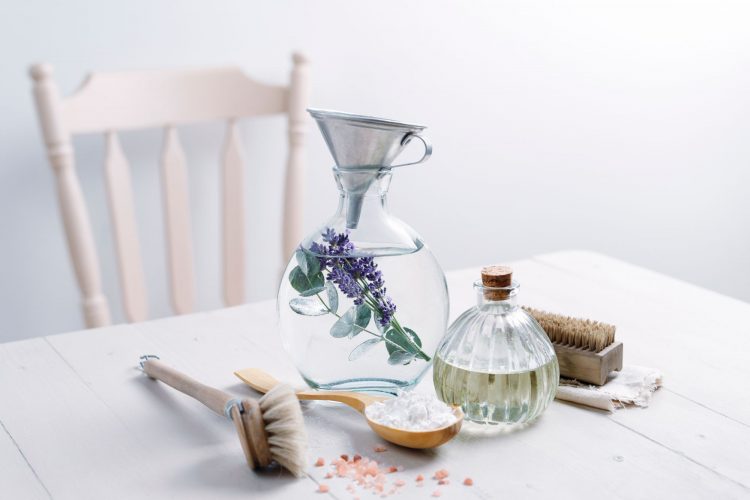 Γιατί το ξύδι είναι αναντικατάστατο για την καθαριότητα