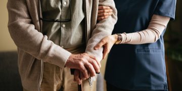 ΟΙΚΟΘΕΝ: Θεραπεία κατ' οίκον