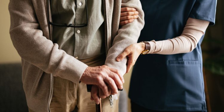 ΟΙΚΟΘΕΝ: Θεραπεία κατ' οίκον