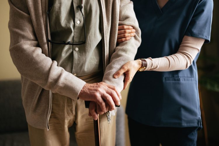 ΟΙΚΟΘΕΝ: Θεραπεία κατ' οίκον