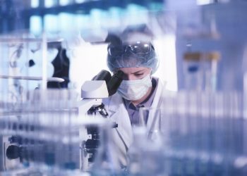 O Covid μπορεί να θεραπεύσει τον καρκίνο