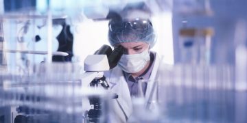 O Covid μπορεί να θεραπεύσει τον καρκίνο