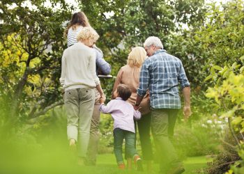 Παππούς και γιαγιά VS babysitter