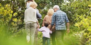 Παππούς και γιαγιά VS babysitter