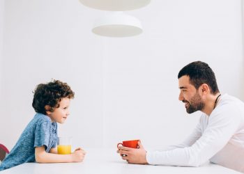 Θέματα που οι γονείς δεν πρέπει να συζητούν μπροστά στα παιδιά