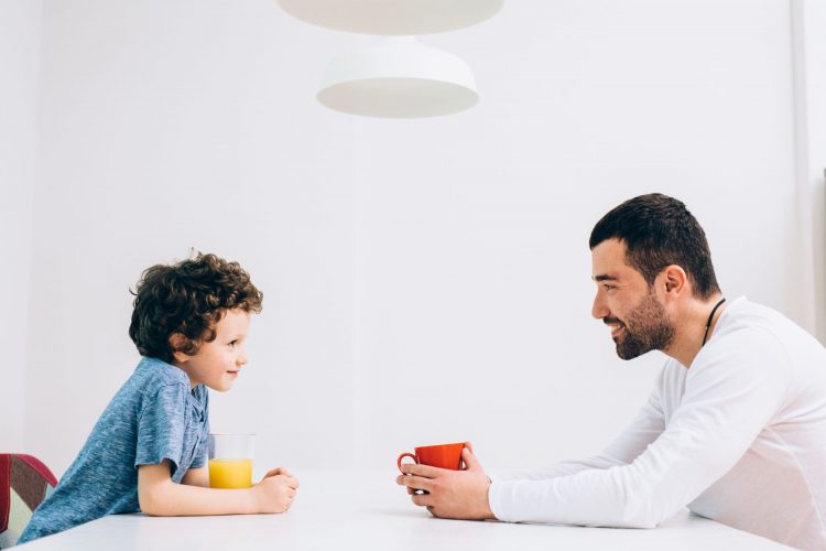 Θέματα που οι γονείς δεν πρέπει να συζητούν μπροστά στα παιδιά