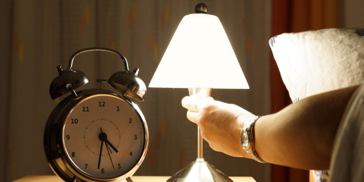 Γιατί πολλά ζευγάρια κοιμούνται χωριστά;