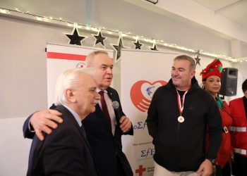 Δρ. Αντώνιος Αυγερινός, Πρόεδρος του ΕΕΣ και ο κ. Ολύμπιος Παπαδημητρίου, Πρόεδρος του ΣΦΕΕ, με τον κ. Αντώνη Ρέμο