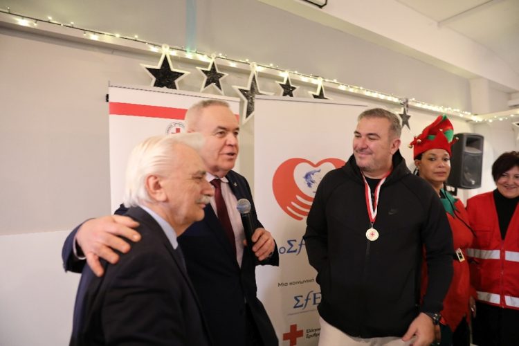 Δρ. Αντώνιος Αυγερινός, Πρόεδρος του ΕΕΣ και ο κ. Ολύμπιος Παπαδημητρίου, Πρόεδρος του ΣΦΕΕ, με τον κ. Αντώνη Ρέμο