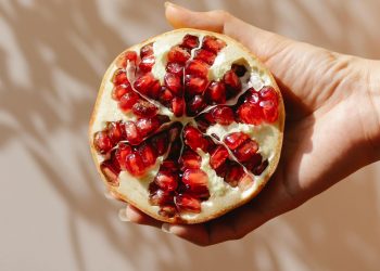 Ρόδι: Πώς το καθαρίζουμε;