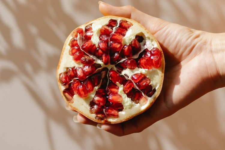 Ρόδι: Πώς το καθαρίζουμε;