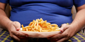 Τα δραματικά ποσοστά παχυσαρκίας στους νέους εκτοξεύουν τα προβλήματα υγείας στην ενήλικη ζωή τους