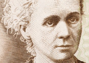 Η Μαρία Κιουρί άνοιξε τον δρόμο για τις γυναίκες στις επιστήμες και άφησε μια ανεκτίμητη κληρονομιά. Η συμβολή της στη φυσική και τη χημεία συνεχίζει να επηρεάζει την ιατρική και την τεχνολογία μέχρι σήμερα.