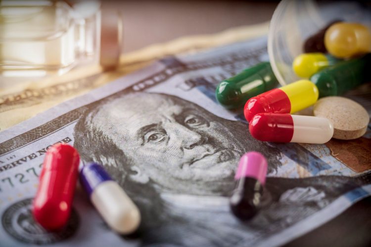 Ποιοι είναι οι Κολοσσοί της Φαρμακοβιομηχανίας που απειλούν τις Βρυξέλλες;