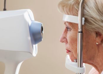 Ο καθηγητής Γιάννης Ασλανίδης εξηγεί τι συμβαίνει όταν μετά από μια εγχείρηση για καταρράκτη, ο ασθενής δεν βλέπει καλά.