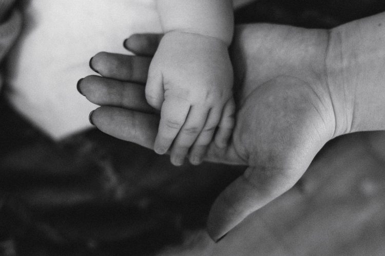 Η κυρά μας η μαμή