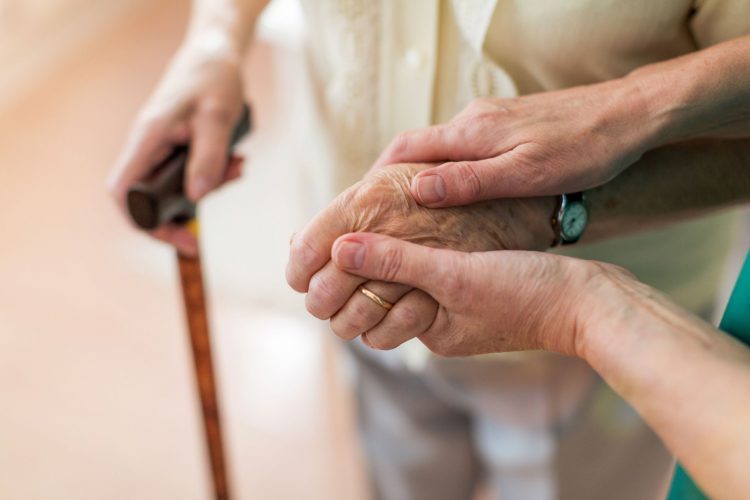 Νέες Μονάδες Ολικής Φροντίδας Ψυχικής Υγείας για άτομα με Άνοια που θα παρέχουν δωρεάν υπηρεσίες σε όλους τους πολίτες