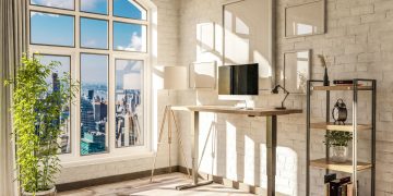 Όρθια στο γραφείο