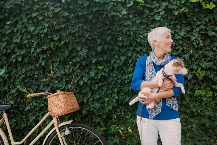 Οι άνθρωποι βρίσκουν τη σχέση με τον σκύλο τους πιο ικανοποιητική παρά με τον καλύτερο φίλο