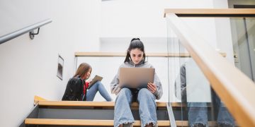 Χρήση κινητών και υπολογιστών από παιδιά και εφήβους