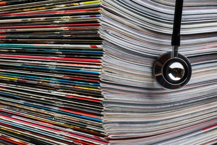 Ο Αμερικανός Υπουργός Υγείας κατηγορεί τα επιστημονικά ιατρικά περιοδικά ως διεφθαρμένα από τις φαρμακευτικές εταιρείες