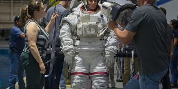 Ρόζμαρι Κούγκαν: Η πρώτη Βρετανίδα αστροναύτης που θα περπατήσει στο διάστημα