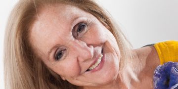 Κάρμεν Ρουγγέρη: Μια ζωή αφιερωμένη στο φως του παραμυθιού και την αλήθεια της σκηνής