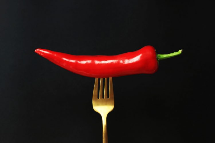 Μπορεί η κατανάλωση πικάντικων τροφών να σας βοηθήσει να χάσετε βάρος;