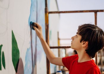 Μαθητές ζωγράφισαν στους τοίχους Γυμνασίων της Αθήνας μετά από διαγωνισμό του δήμου Αθηναίων