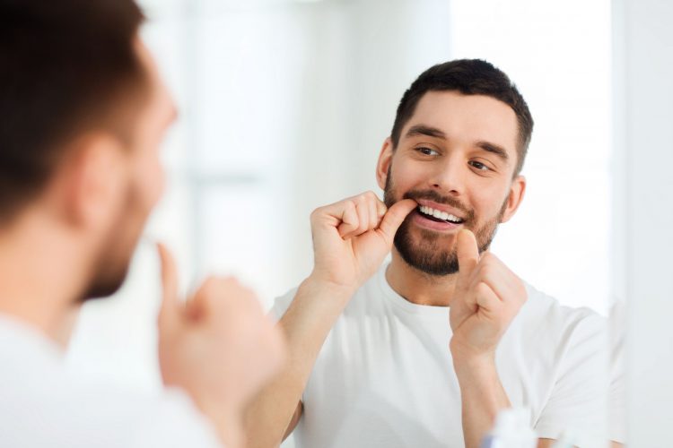 Μύθοι και αλήθειες για το οδοντικό νήμα