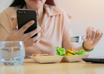 Τι είναι το SkinnyTok και γιατί το TikTok έχει μπλοκάρει την συγκεκριμένη αναζήτηση;