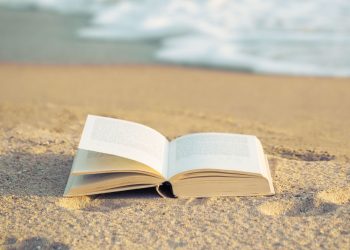 7 προτάσεις για διάβασμα δίπλα στη θάλασσα