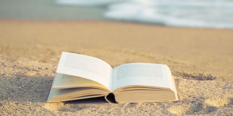 7 προτάσεις για διάβασμα δίπλα στη θάλασσα