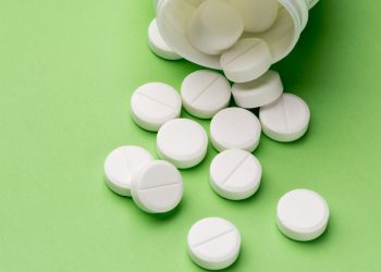 Η ασπιρίνη μειώνει στο μισό τον κίνδυνο υποτροπής σε ασθενείς με καρκίνο του παχέος εντέρου, σύμφωνα με κλινική δοκιμή