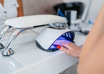 Η επικίνδυνη ουσία σε gel και βερνίκια νυχιών που απαγορεύτηκε από την Ε.Ε