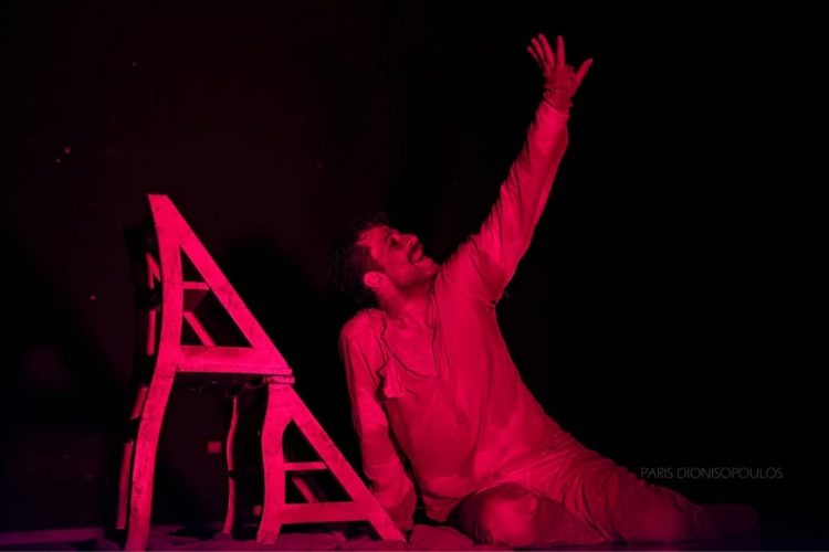 ΚΟΙΜΩΜΕΝΟΣ ΧΑΛΕΠΑΣ, Ο ΣΑΛόΣ άΓΙΟΣ