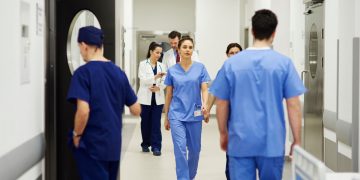 Πάνω από τους μισούς νοσηλευτές θέλουν να αλλάξουν επάγγελμα σύμφωνα με μελέτη του ΕΚΠΑ.