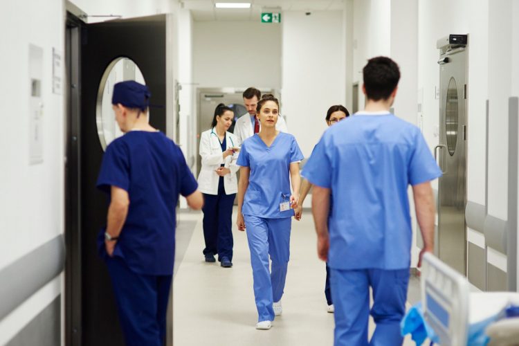 Πάνω από τους μισούς νοσηλευτές θέλουν να αλλάξουν επάγγελμα σύμφωνα με μελέτη του ΕΚΠΑ.