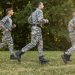 Rucking: Η νέα πρόταση για ενδυνάμωση και κάψιμο λίπους που κάνει θραύση στο Tik Tok