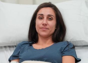 Η πρώτη γυναίκα στο Ηνωμένο Βασίλειο με CAR T-cell therapy για Σκλήρυνση κατά Πλάκας