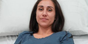 Η πρώτη γυναίκα στο Ηνωμένο Βασίλειο με CAR T-cell therapy για Σκλήρυνση κατά Πλάκας