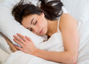 Πώς «καθαρίζεται» ο εγκέφαλος και ενισχύεται η μνήμη στον βαθύ ύπνο;