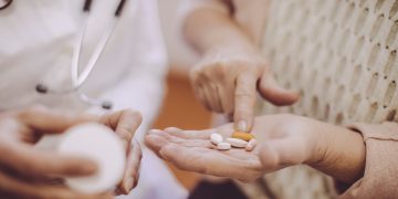 Φάρμακα σε αναμονή: Οι Έλληνες ασθενείς πληρώνουν περισσότερο και περιμένουν περισσότερο