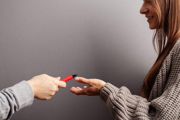 Ηλεκτρονικό κάπνισμα και έφηβοι: Μια αναδυόμενη κρίση δημόσιας υγείας