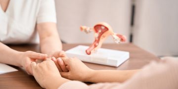 Νέες μη ορμονικές θεραπείες για τις εξάψεις: Ελπίδα για γυναίκες με πρόωρη κλιμακτήριο μετά από αντικαρκινικές θεραπείες