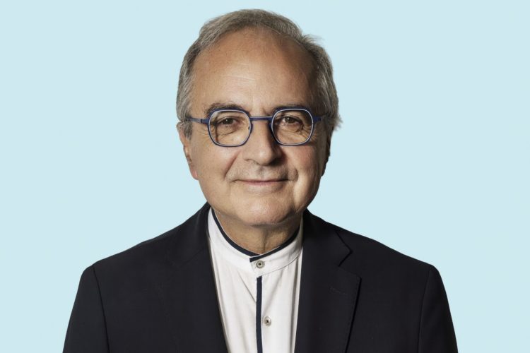 Ο καθηγητής Χρήστος Λιονής μιλά για τη χαρά που λείπει, την αξία της συμπόνιας και το νόημα στη ζωή