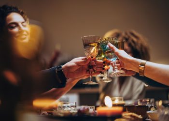 Γιορτινό τραπέζι: Απόλαυση ή ναρκοπέδιο;