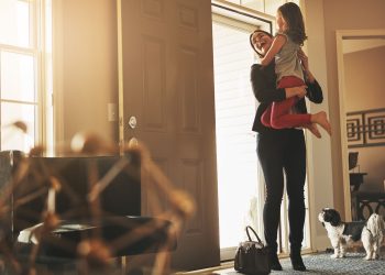 Καθαρό και τακτοποιημένο σπίτι για εργαζόμενους γονείς