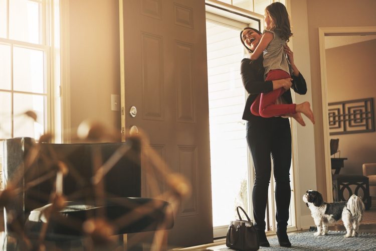 Καθαρό και τακτοποιημένο σπίτι για εργαζόμενους γονείς