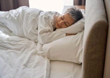 Μαξιλάρι & Υγεία: Τι υποστηρίζει η επιστήμη για τον πιο «κρυφό» παράγοντα της καλής ξεκούρασης